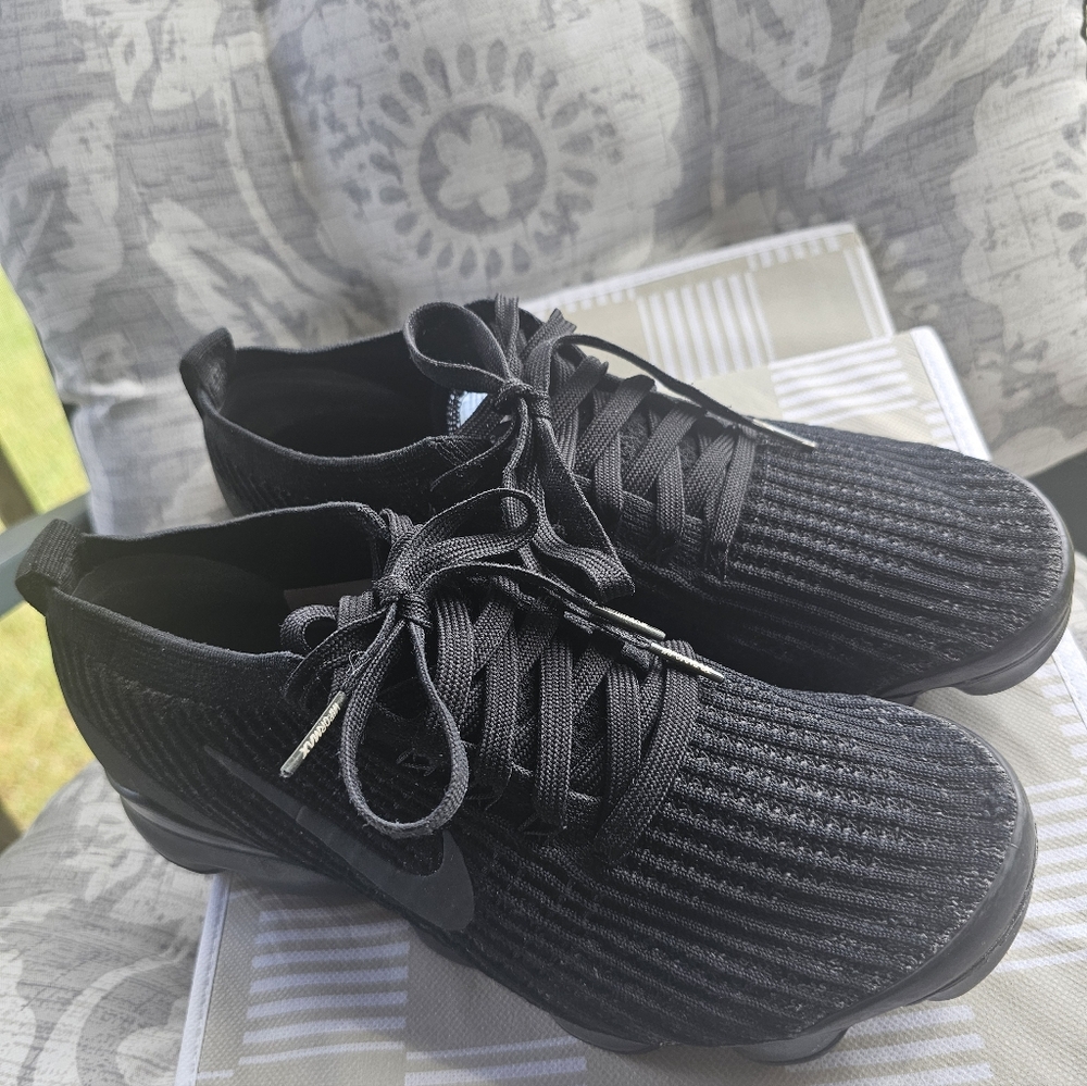 Nike VaporMax Men’s Black Knit Lace-Up Size 7